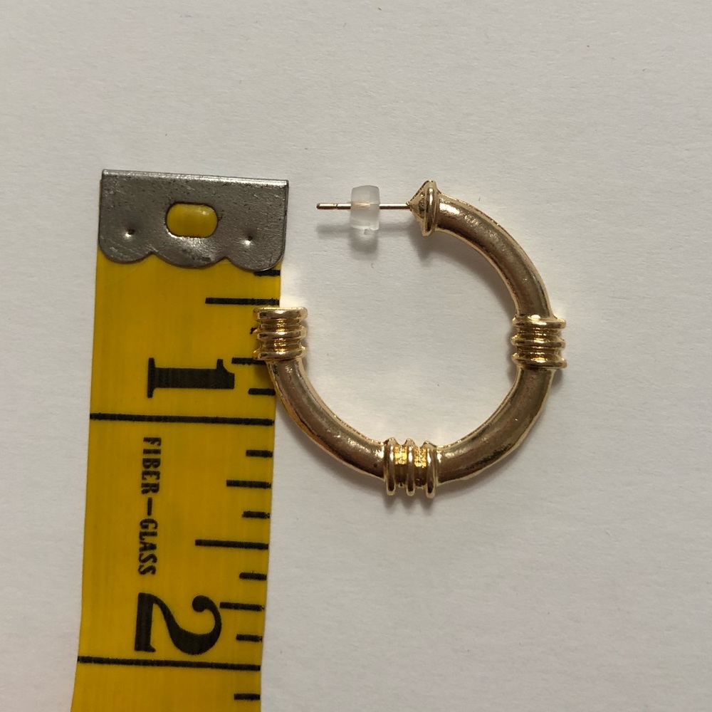 NWT gold open accent hoop earrings - Picture 3 of 5